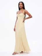 Robe de Soirée Bretelles Col Fendu Élégante